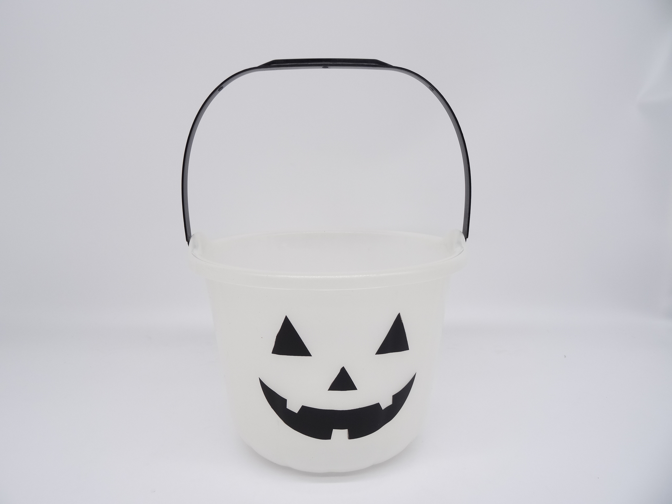 FP44-HB246_GLOW IN THE DARK HALLOWEEN
BUCKET
